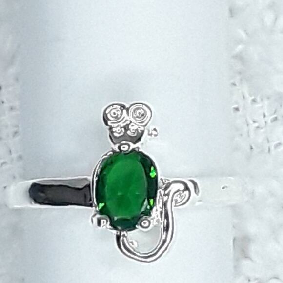 Size 8- .925 Sterling Silver & Emerald Green CZ - Picture 1 of 5